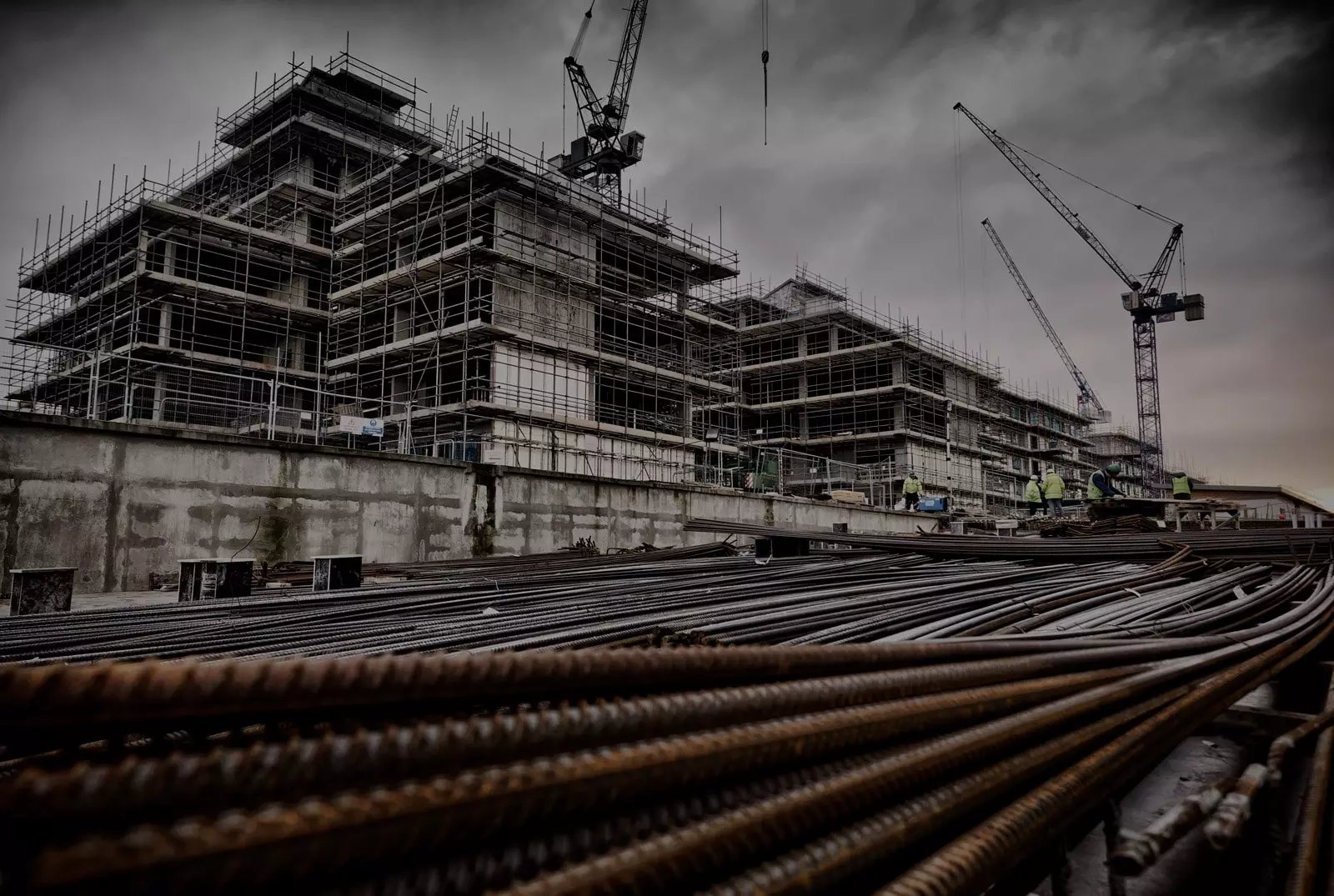 Image of a construction site, where employees are performing construction work to build a new property.