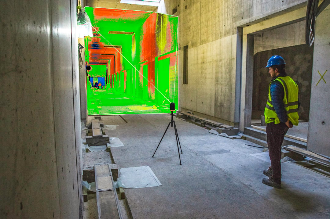 Imerso picture of an easy 3D scanning and point cloud capture process on a construction site